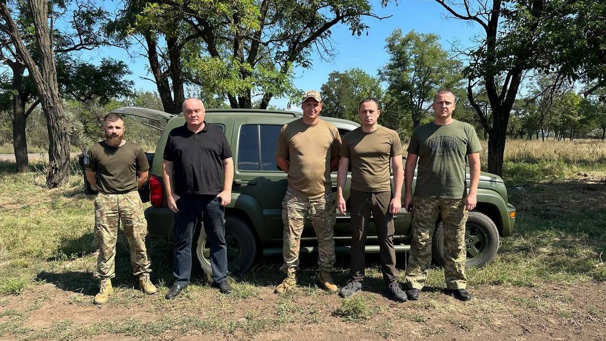 Андрей Белоусов передал машину и помощь Защитникам в танковую бригаду