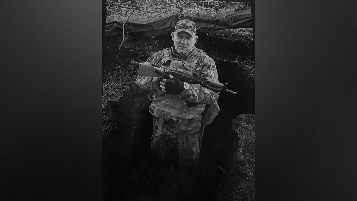 Після важкого поранення помер старший лейтенант Андрій Комаров з Дніпропетровської області