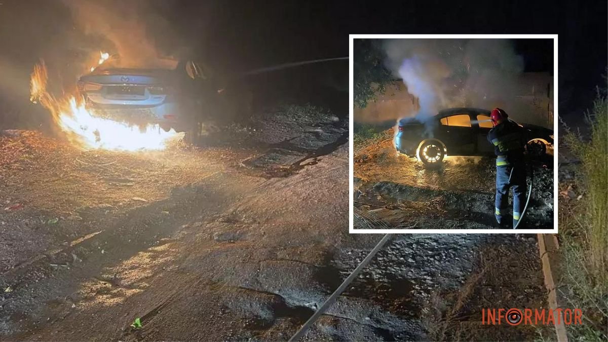 У Дніпрі на Мартенівській спалахнула припаркована Mazda