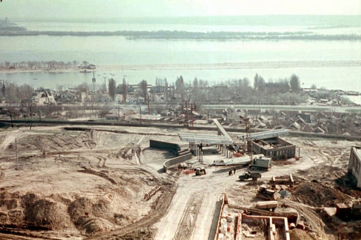 Будівництво канатної дороги. Ахів Едуарда Чубарова. Фото: gorod.dp.ua Будівництво канатної дороги. Ахів Едуарда Чубарова. Фото: gorod.dp.ua