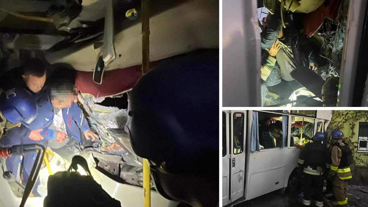 В Никополе автобус врезался в дом: водителя доставали спасатели