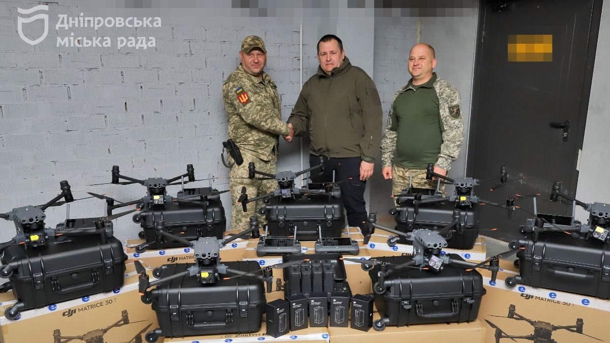 Після вилучення у Дніпра військового ПДФО місто доправило бійцям ще 40 дронів — з тепловізорами, а також FPV, — і готує нову поставку на 60 млн грн