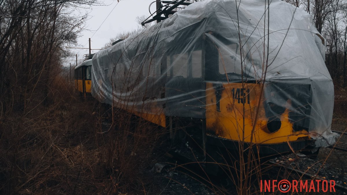 В Днепре сгорел вагон трамвая №11: фото с места