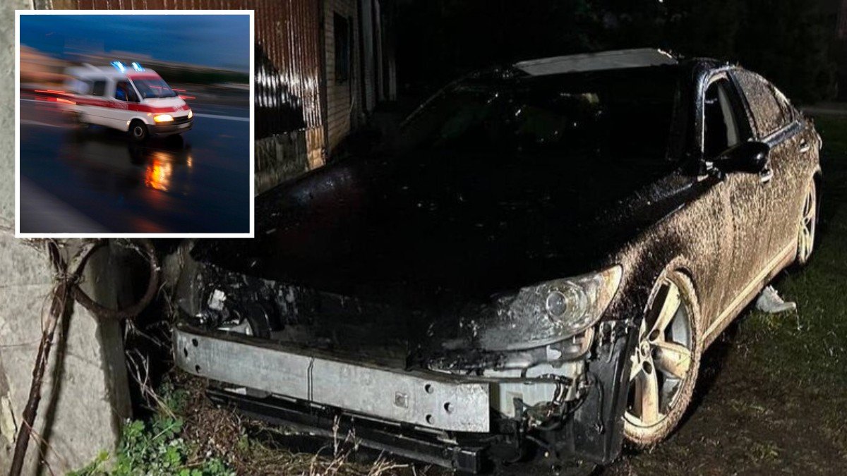 У Кривому Розі Lexus врізався у бетонну опору: 20-річний водій помер у "швидкій"
