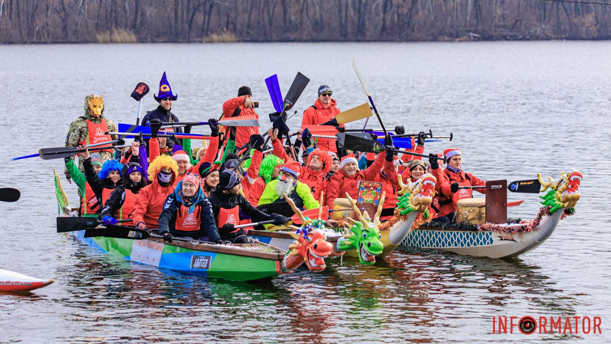 В Днепре состоялся новогодний заплыв "Карнавал на воде"