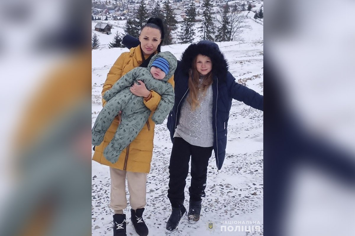 Шукають вже 4 день: у Дніпропетровській області зникла мати з двома дітьми