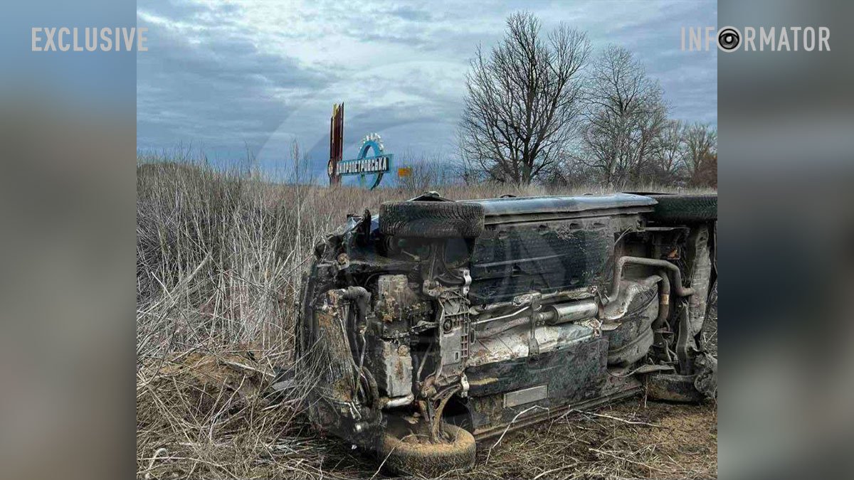 На трасі у Дніпропетровській області Volkswagen вилетів у кювет і перекинувся: є постраждалий