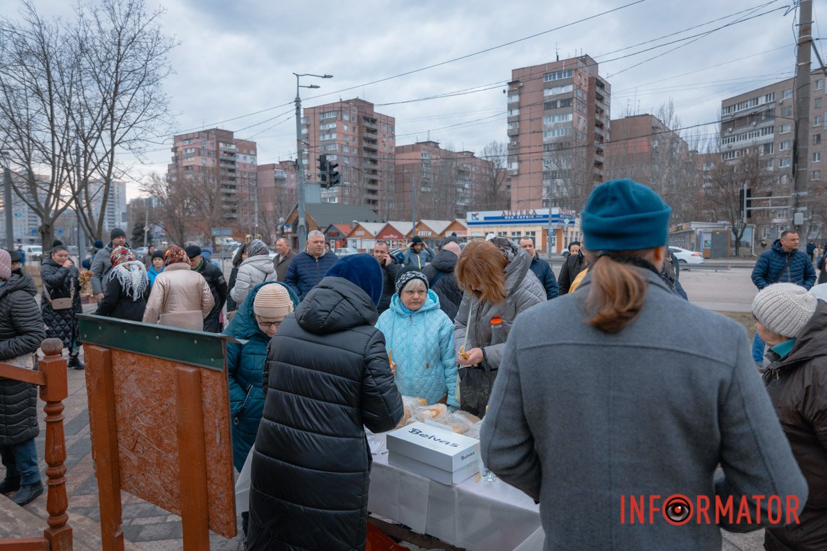 Продають свічки