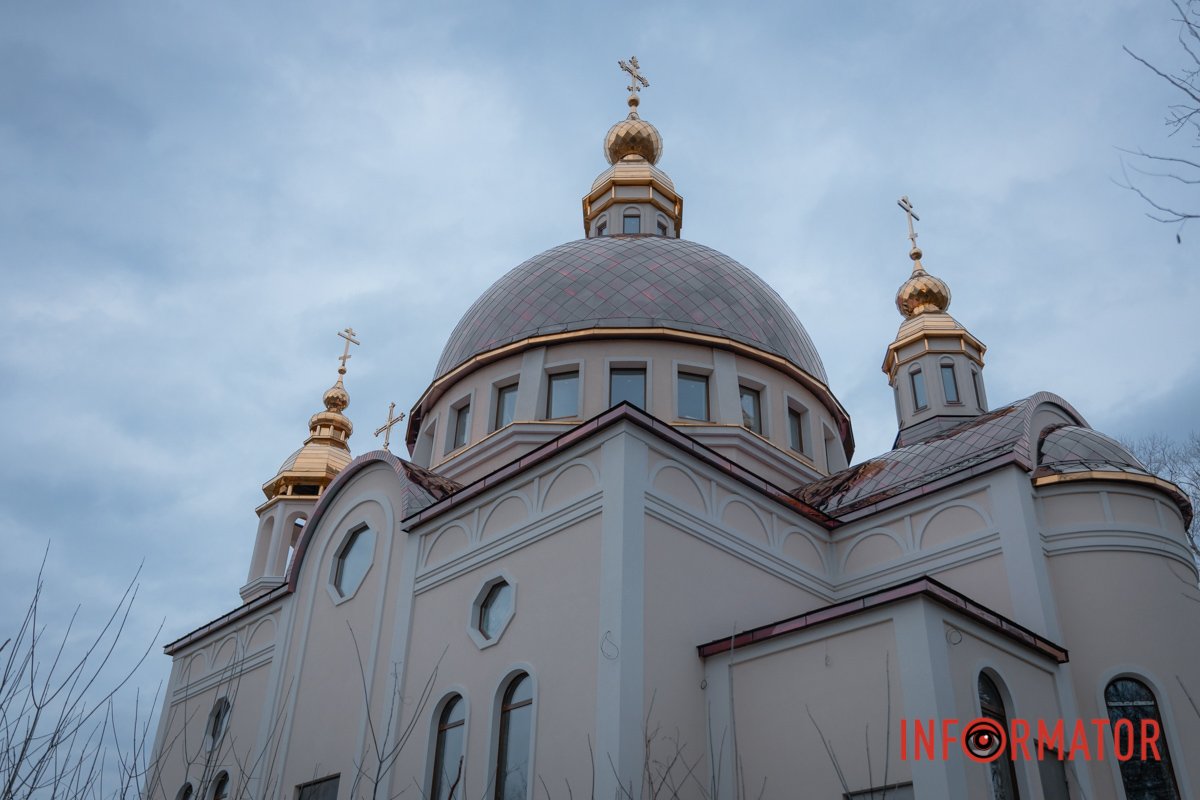 Освячення води та унікальний хрест: у Дніпрі вперше за новим календарем відсвяткували Водохреще 27