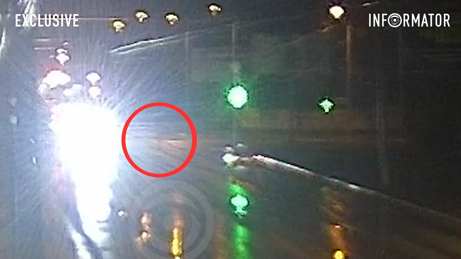 В Днепре на Березинской возле "Каравана" автомобиль на "зебре" сбил человека: видео момента