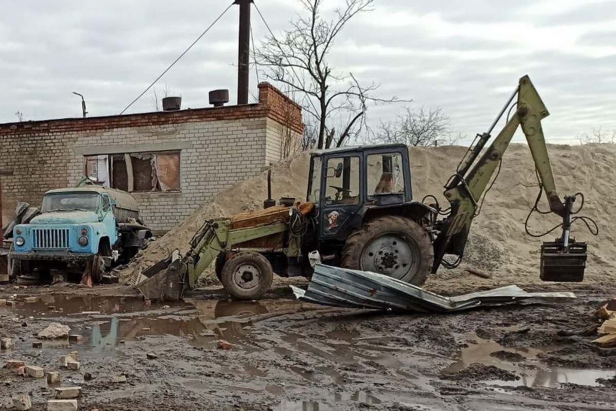 В городе в Днепропетровской области российская ракета разбила почти всю  коммунальную технику: фото. Читайте на UKR.NET