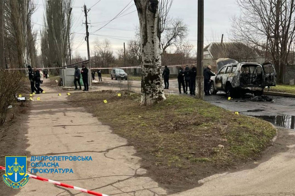 В Никополе расстреляли автомобиль заместителя городского главы: мужчина  скончался на месте. Читайте на UKR.NET