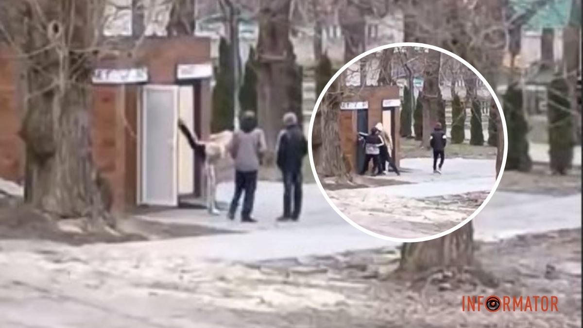 Видео момента: в Новомосковске подростки портили общественное имущество в парке
