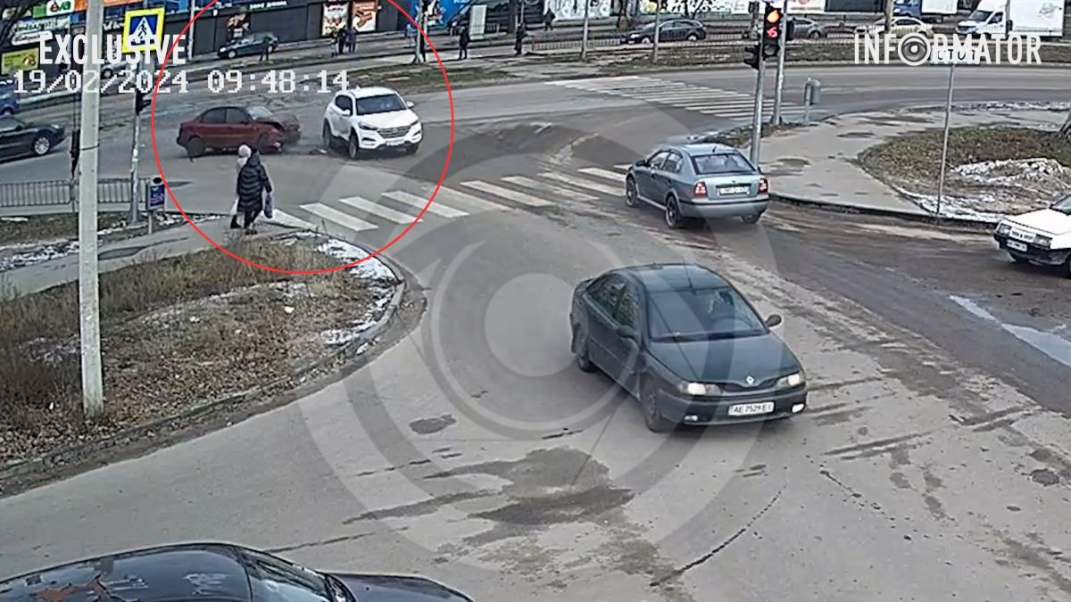 Видео момента ДТП: в Днепре на Донецком шоссе столкнулись Daewoo и Hyundai