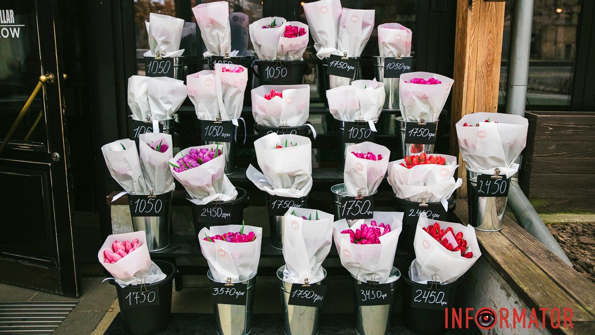 Букет тюльпанів за 3 тисячі гривень: як виглядає квітковий ажіотаж на 8 березня в Дніпрі
