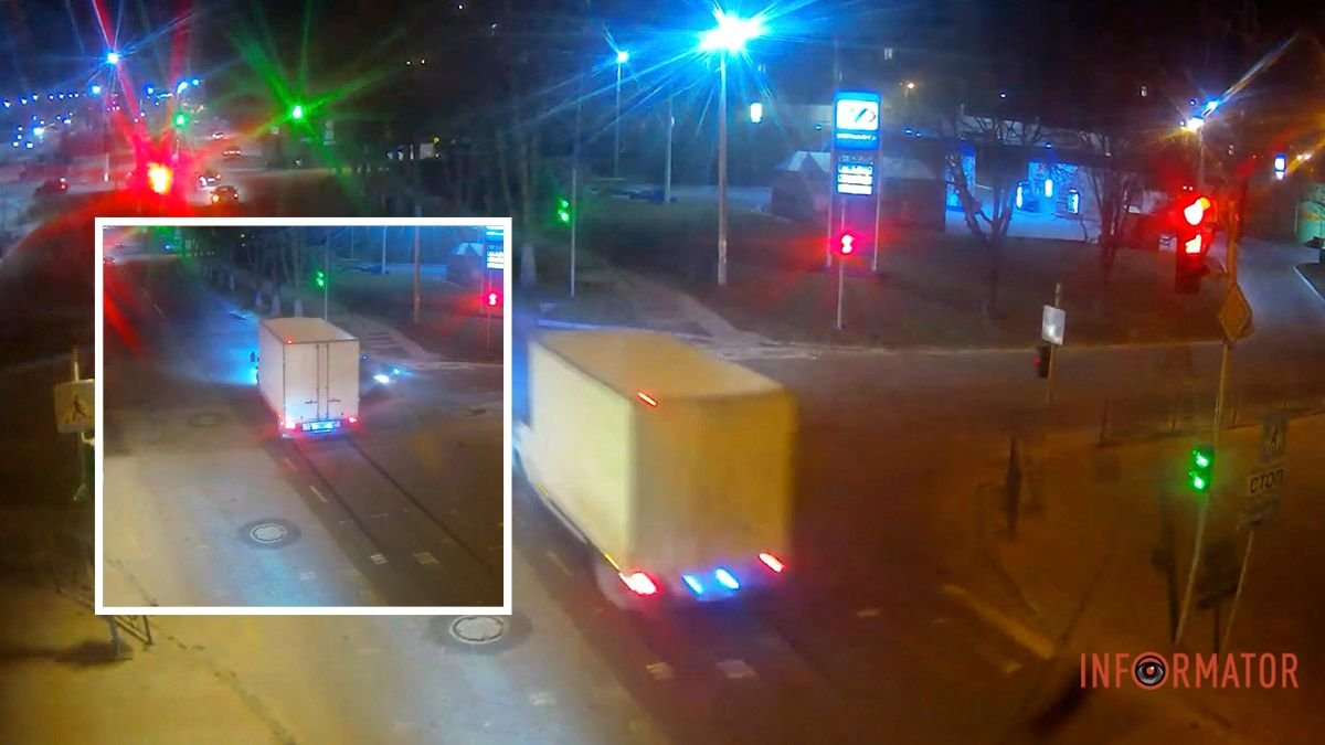 В Каменском возле АЗС "Авиас" Mercedes проехал на "красный" и на скорости врезался в Renault: видео момента