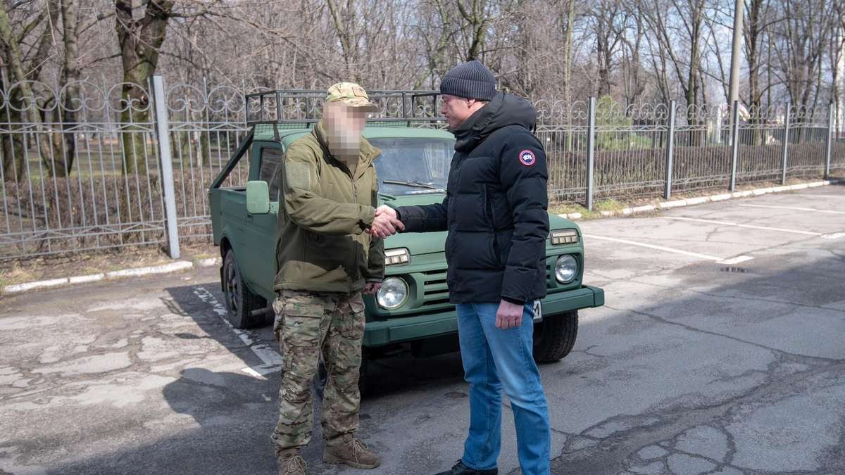 Украинские военные получили очередной автомобиль от Каменского