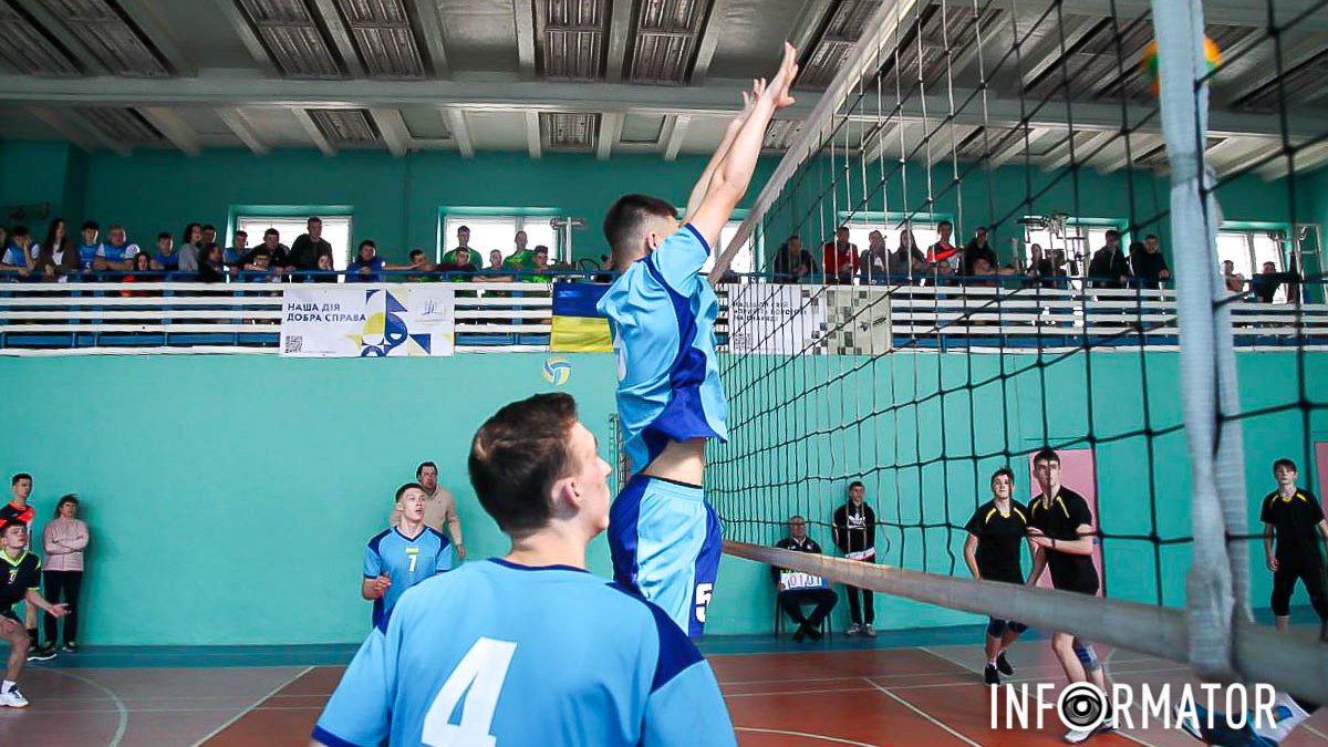 В Днепре прошел волейбольный турнир, посвященный 40-летию ДЮСШ из Берислава Херсонской области