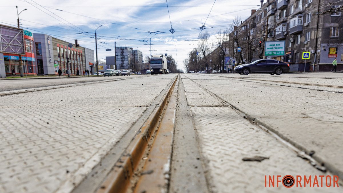 У Дніпрі на проспекті Хмельницького після ремонту для руху транспорту відкрили одне перехрестя