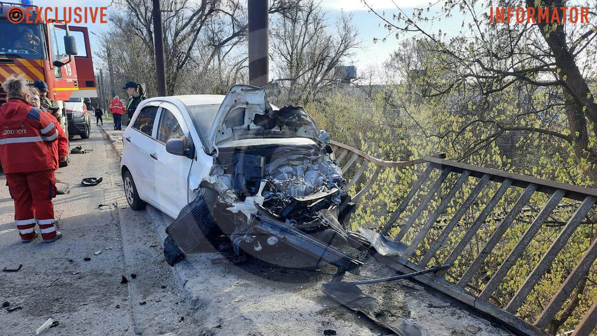 Водитель KIA выпал на железную дорогу с 7-метровой высоты: в Днепре на Кротове произошло смертельное ДТП