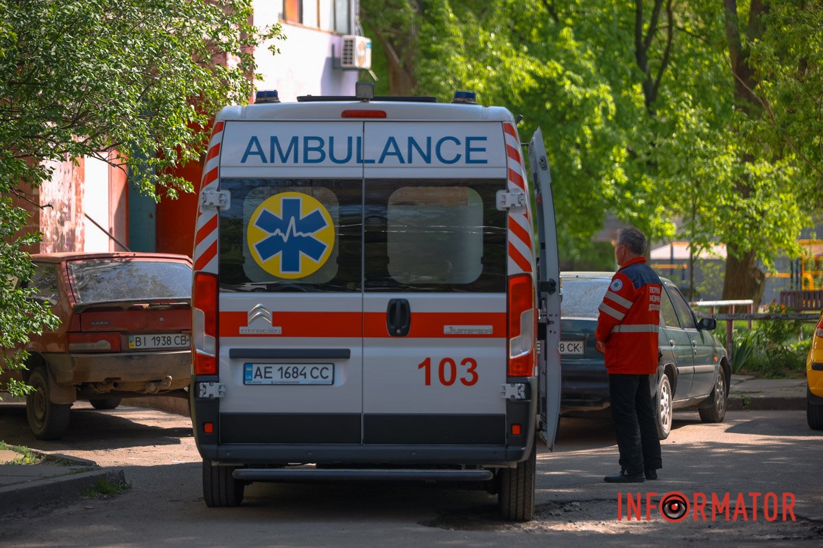 В Днепре на Запорожском шоссе женщина выпала из окна многоэтажки и погибла.  Читайте на UKR.NET