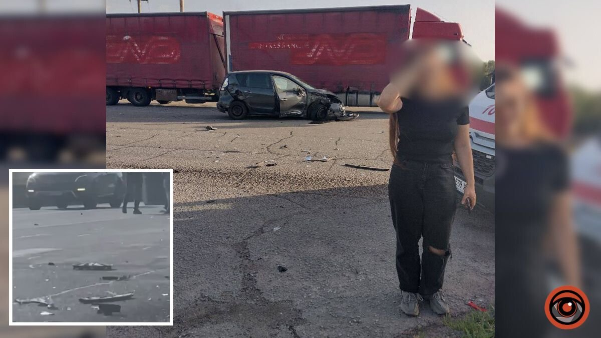 В Днепре на Полтавском шоссе Renault столкнулся со "скорой"