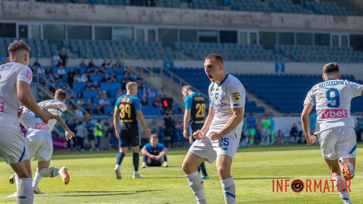 Вилучення, три голи та сумнівне суддівство: СК “Дніпро-1” програв “Динамо” вже у компенсований час
