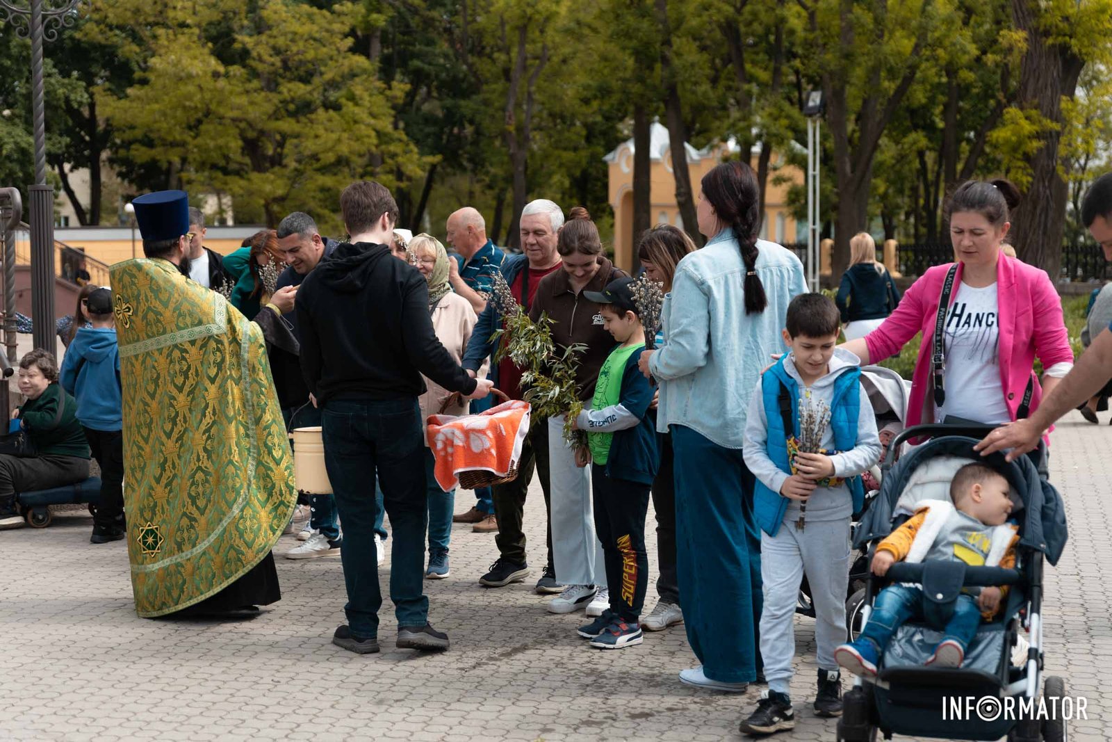 Вербное воскресенье: что происходит в храмах Днепра. Читайте на UKR.NET