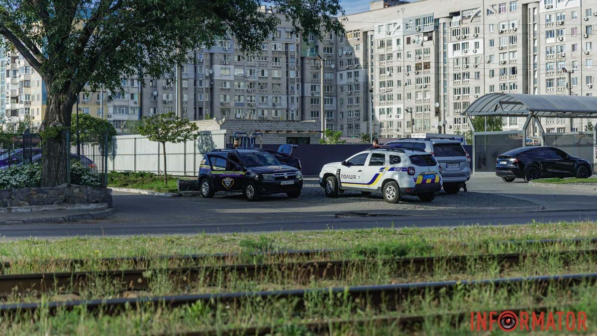 В Днепре на Высоцкого возле кафе Mirvari в 17-летнюю девушку стреляли из пневматического оружия