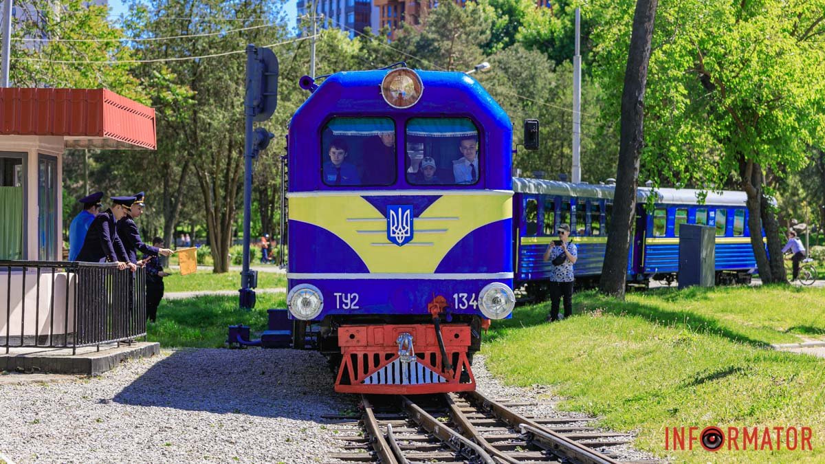 В Днепре в парке Глобы заработала детская железная дорога