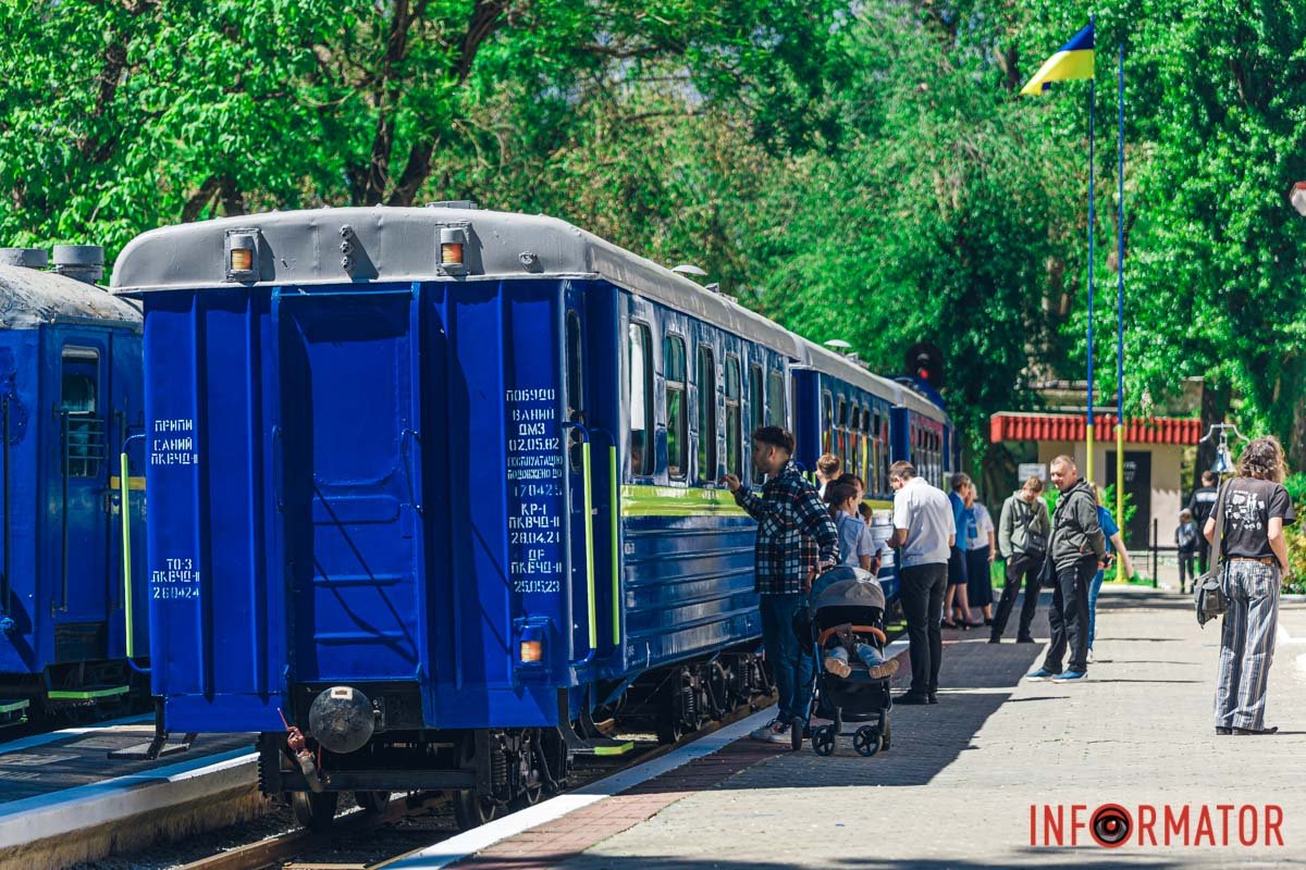 В Днепре в парке Глобы заработала детская железная дорога