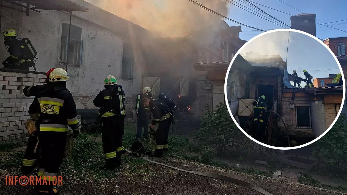 В Днепре на Часовых Неба горел одноэтажный дом: из задымленного дома спасли двух человек