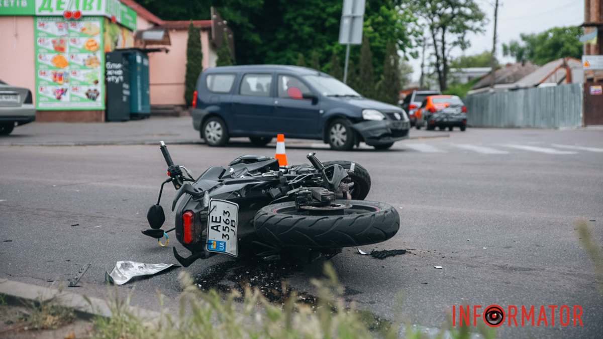 У Дніпрі на Юрія Савченка Dacia збила 19-річного мотоцикліста на Lifan