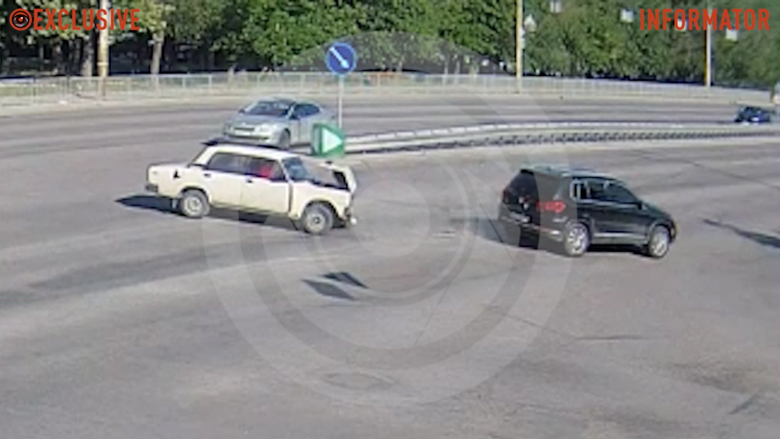 У Дніпрі на Запорізькому шосе зіткнулися ВАЗ та Volkswagen: відео моменту ДТП
