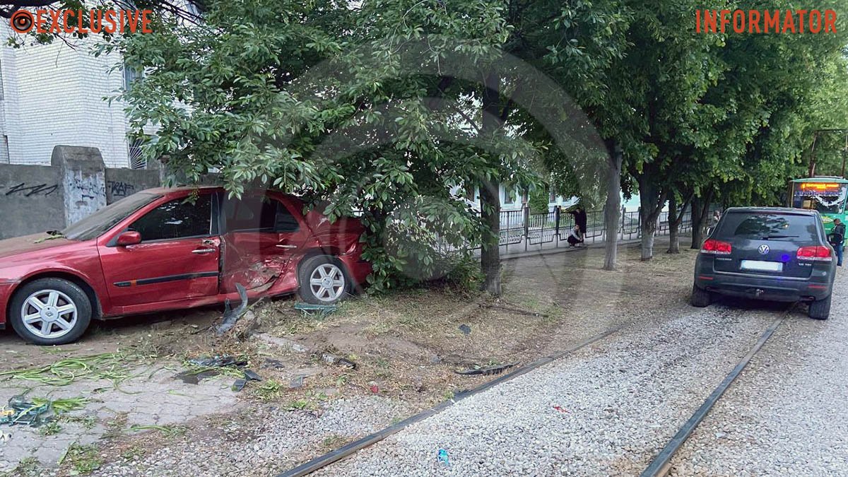 В Днепре на Севастопольской нетрезвый военный на Volkswagen врезался в два припаркованных автомобиля: на месте ДТП возник конфликт