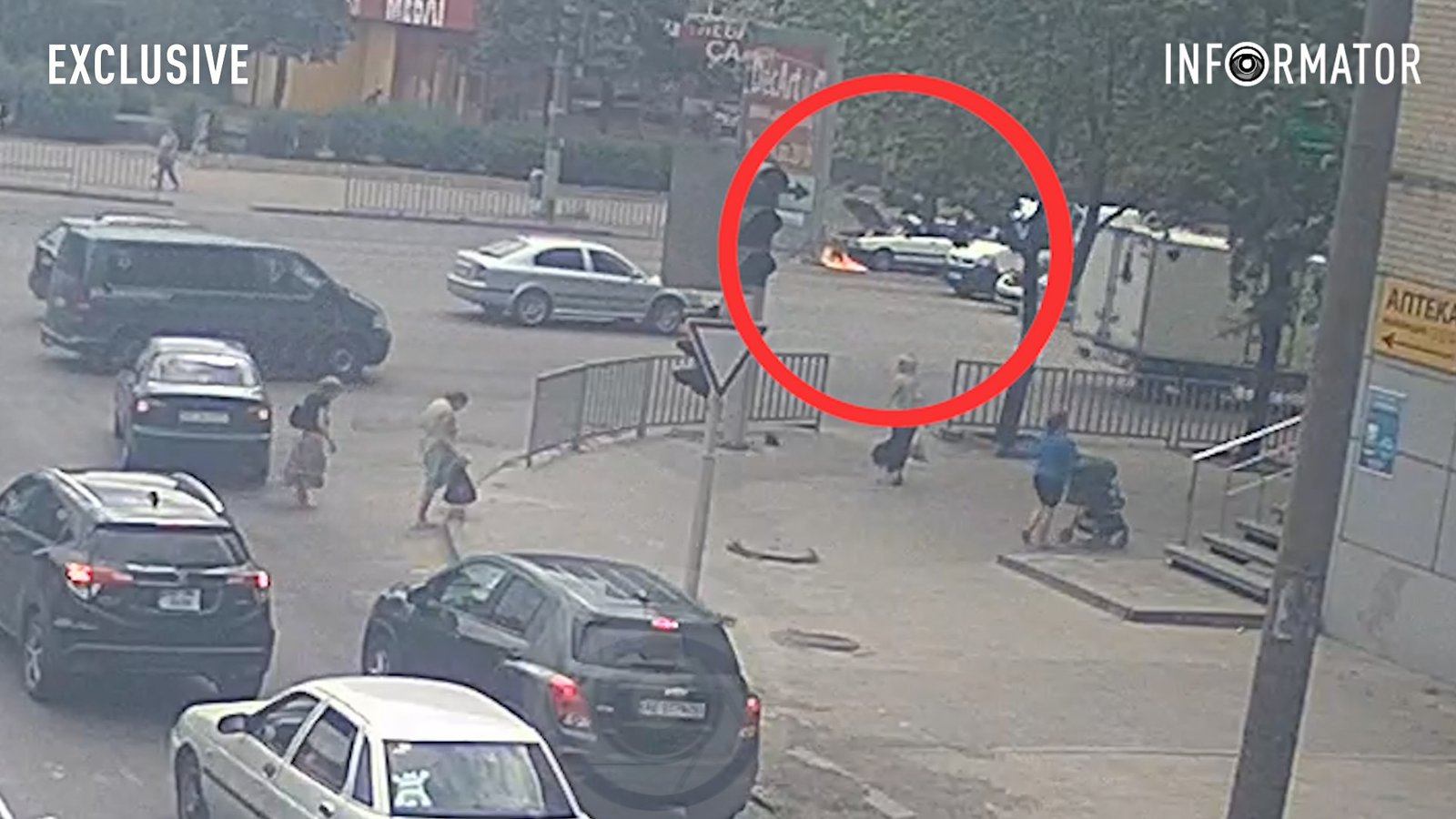 В Днепре на Слобожанском проспекте загорелся автомобиль: видео момента