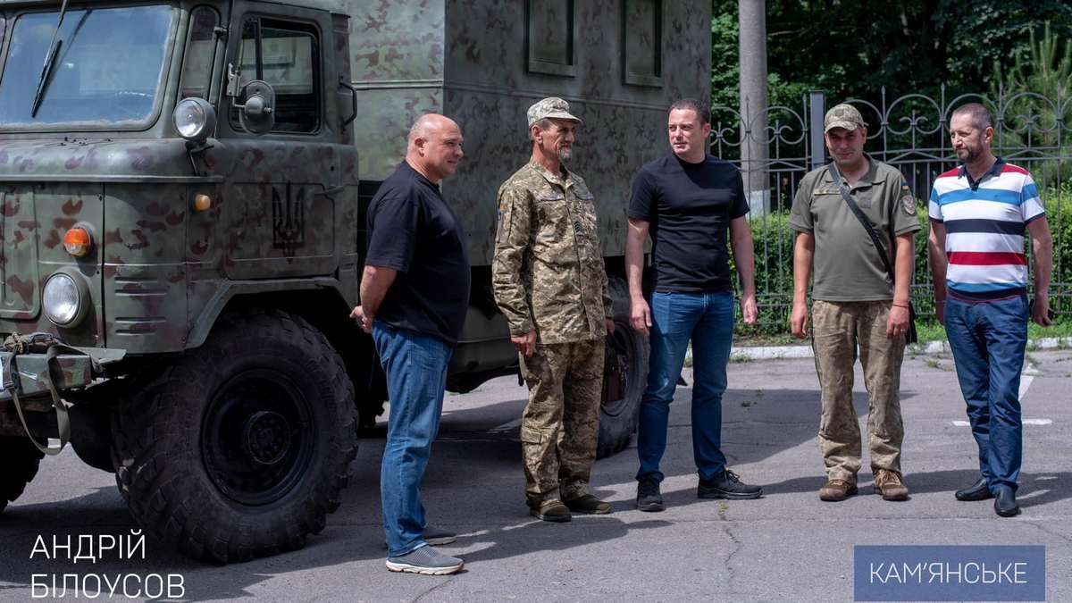 Военным из Каменского передали грузовик ГАЗ-66 и коптер DJI Mavic 3