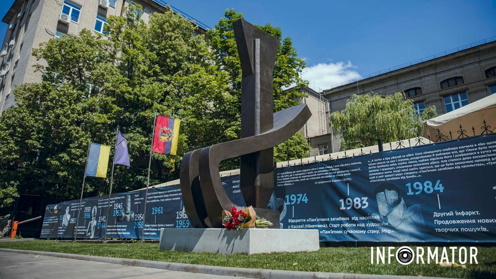 До 100-річчя Вадима Сідура: у Дніпрі на Троїцькій відкрили пам’ятник “Загиблим від бомб”