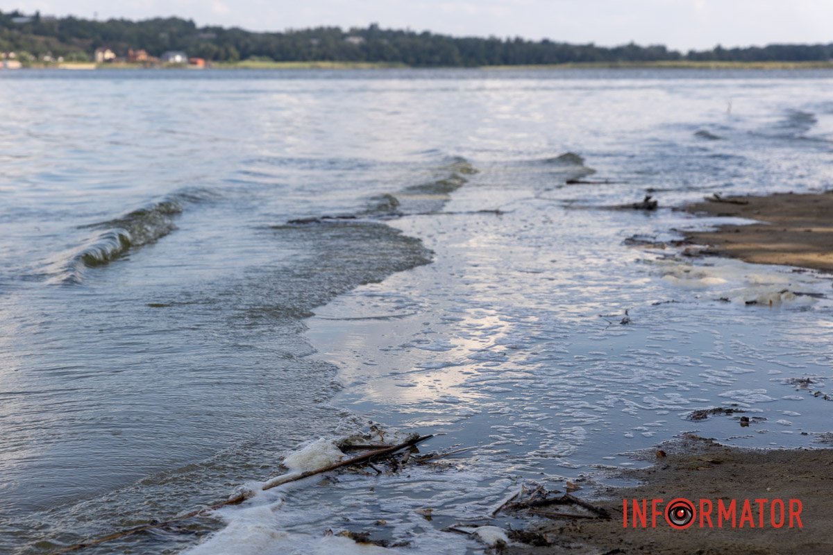 У Дніпрі вода в річках відійшла від берега на кілька метрів: репортаж Інформатора 21