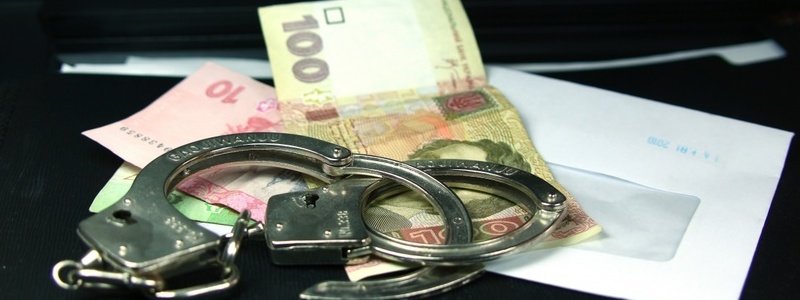 В Киеве чиновника поймали на взятке в 20 тысяч долларов