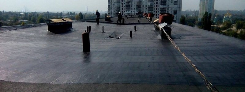 В Киеве на крыше многоэтажки произошел взрыв: пострадали два человека