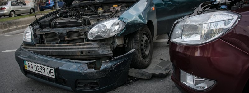 Авария в центре Киева: столкнулись Lanos и Skoda