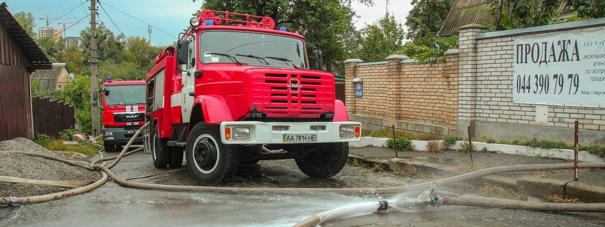 Масштабный пожар в Киеве: соседи подозревают подпольных химиков