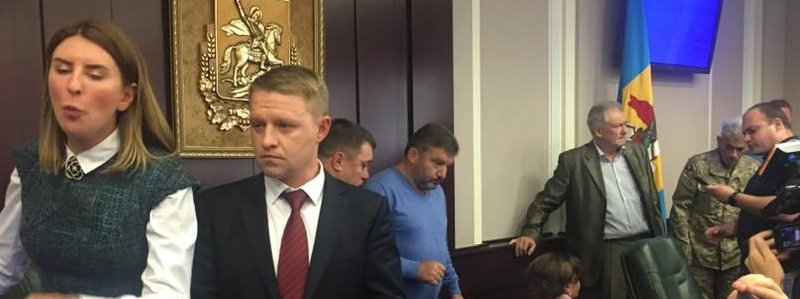Заседание Киевского облсовета закончилось дракой и госпитализацией депутата