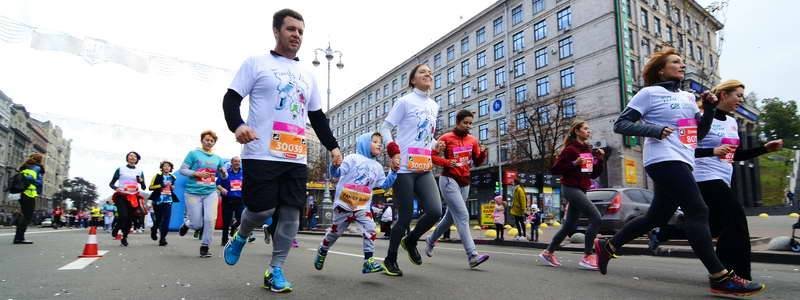 Семилетняя стайер и суперспортивная мама: Как в Киеве провели марафон-2017