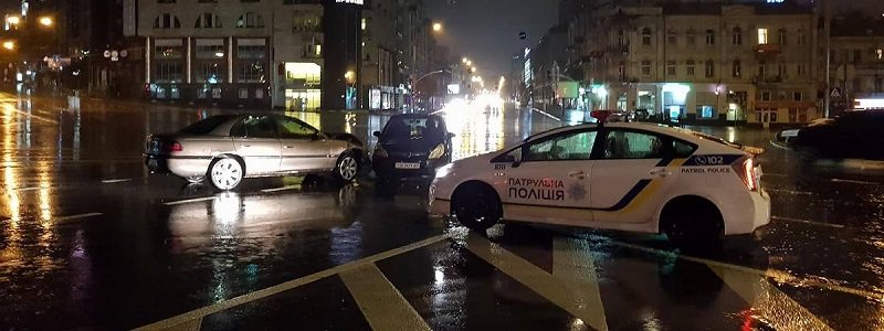 В Киеве столкнулись два Opel: пострадал ребенок