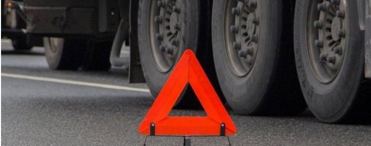 На Бориспольском шоссе женщина бросилась под колеса грузовика