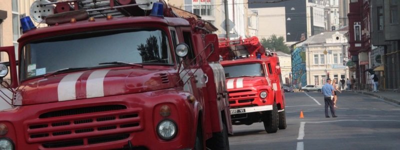 Декоммунизация огнем: в Киеве загорелся гараж автомобиля «Москвич»