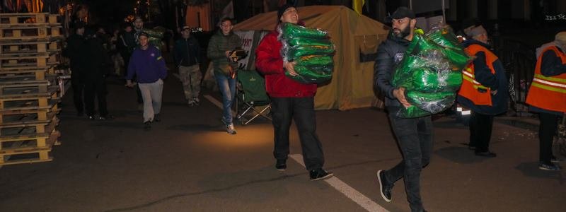 Как ночуют в Киеве активисты под Верховной Радой