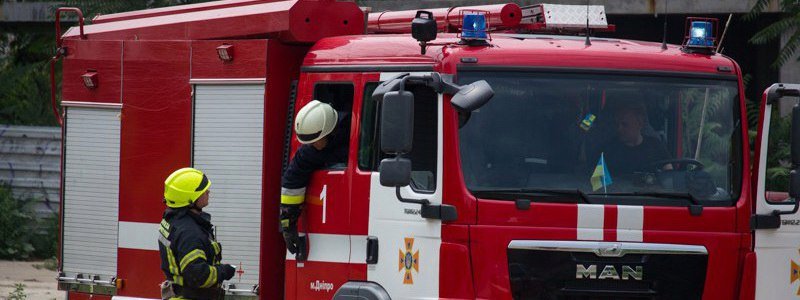 В Киеве двоих человек спасали 16 пожарных